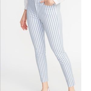 NWT MID RISE OLD NAVY CROPPED PANTS